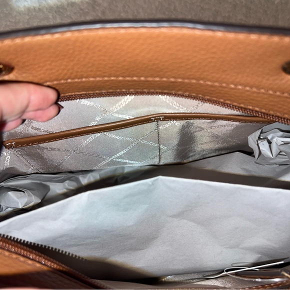 Michael Kors Bedford purse - Picture 11 of 17